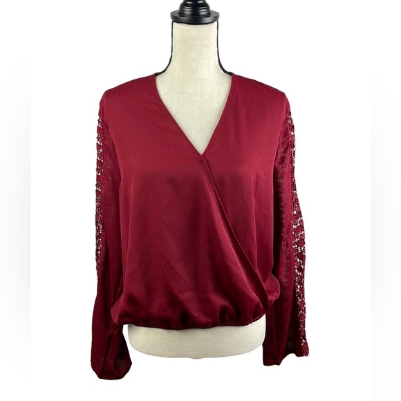 Rue21 Tops - NWT Rue 21 Women Blouse SZ XL Cropped Maroon Lace Sleeves